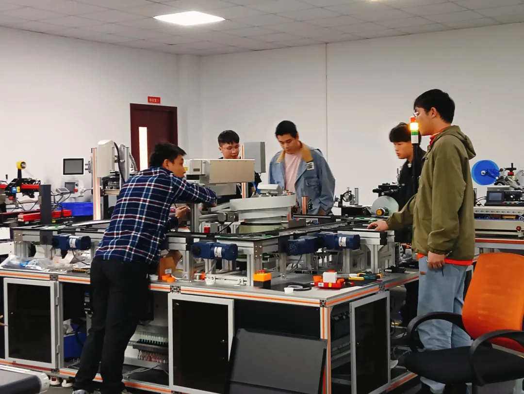 The technical engineer team is collaborating on equipment testing and optimization adjustment