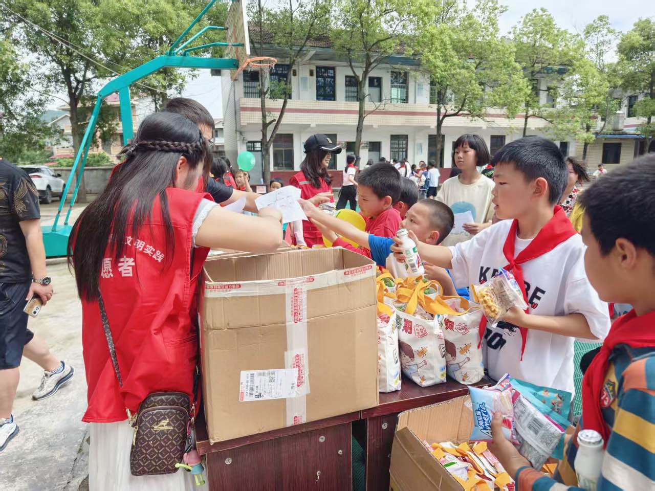 Students receiving gifts from DOCOD representatives